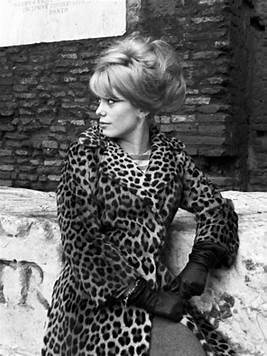 カトリーヌ・ドヌーヴ ヒョウ柄　Catherine Deneuve leopard print